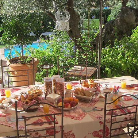 Table De Fred Hotel Le Plan-de-la-Tour ภายนอก รูปภาพ