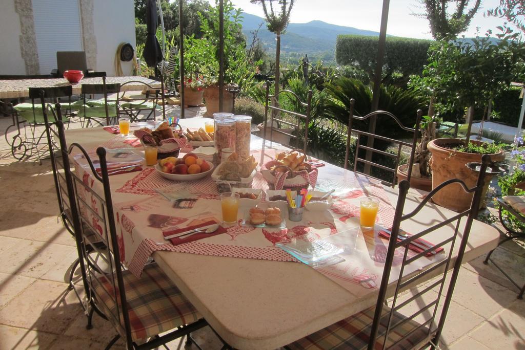 Table De Fred Hotel Le Plan-de-la-Tour ภายนอก รูปภาพ