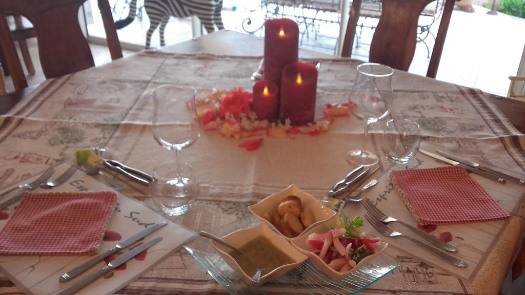 Table De Fred Hotel Le Plan-de-la-Tour ภายนอก รูปภาพ